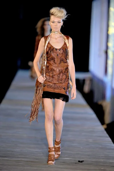 Look 30